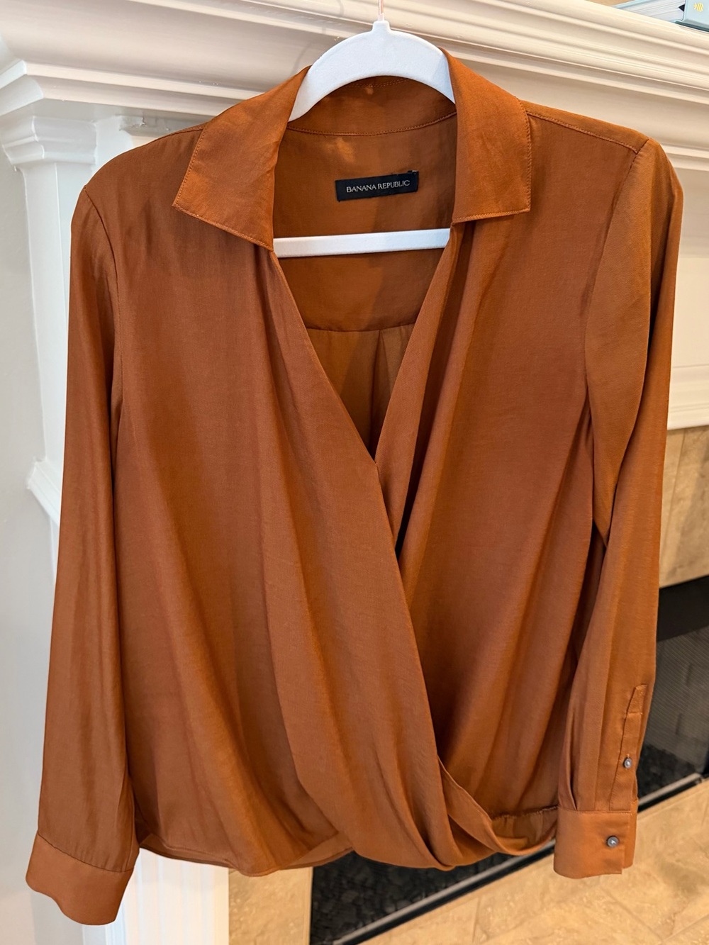 Five Blouses: 4 Banana Republic & 1 LOFT (medium and 1 large) - Picture 9 of 12